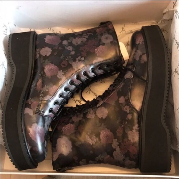 KENDALL & KYLIE FLORAL COMBAT BOOTS.  NEW - Picture 6 of 8